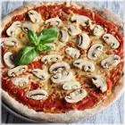 pizzasaus, kaas, champignons, oregano