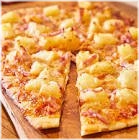 pizzasaus, kaas, ananas